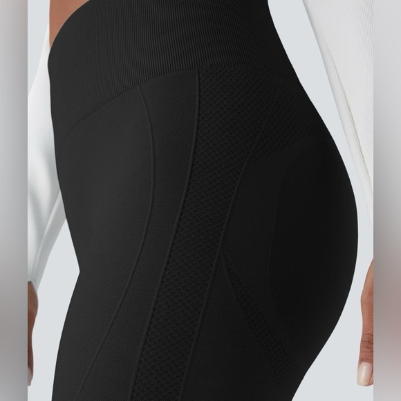 Halara Seamless Flow High Waisted Tummy Control Butt Lifting 7/8 Yoga Leggings - Picture 4 of 6